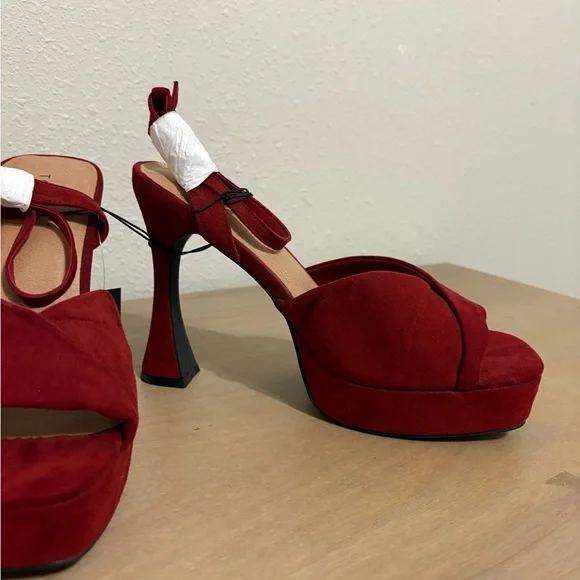 NWT Torrid Size 8.5W Red Platform Heels - Picture 10 of 10